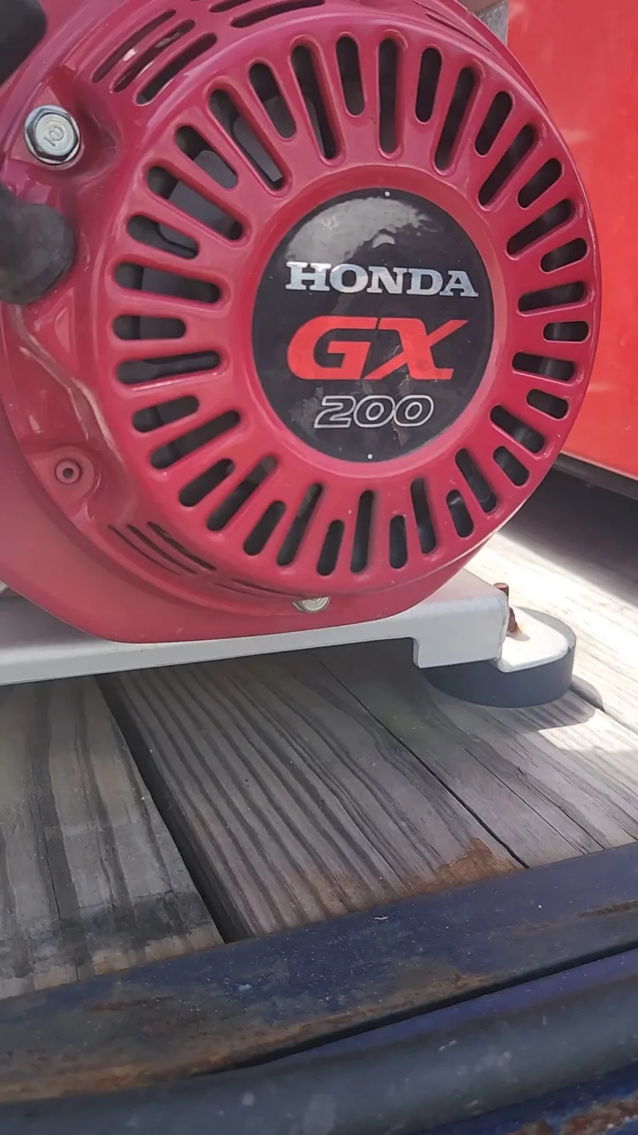Actual Honda GX200 engine on the soft-wash setup